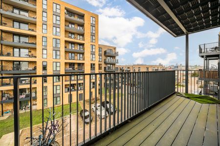 Bowen Drive, Charlton, SE7, London - Photo 5