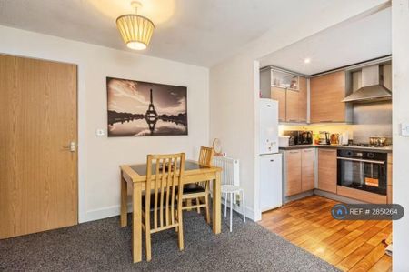 2 bedroom flat to rent - Photo 4