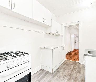 Two Bedroom Terrace Located on a quite street - Photo 3
