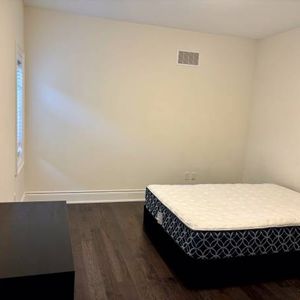 Room for Rent - Photo 2