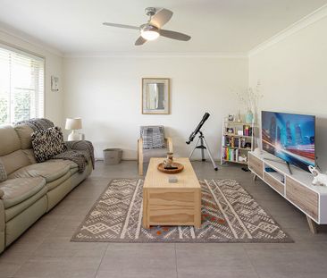 Beautifully Renovated Villa – Packed with Features! - Photo 2