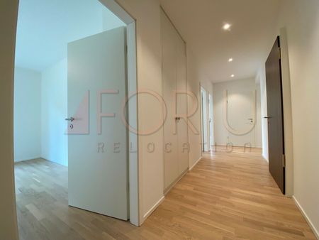 New 5.5-room apartment in HM with 2 balconies near Bâtie - Photo 2