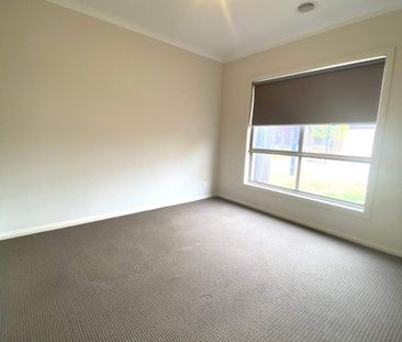 Pristine 3 bedroom home - Photo 5