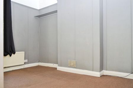 4 bedroom House To Let - Photo 4