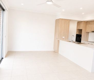 ***BRAND NEW*** 2 WEEKS FREE RENT*-3 BEDROOM TOWNHOUSE AVAILABLE NOW - Photo 2