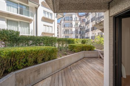 Ongemeubeld, hoekappartement nabij het Albertplein - Photo 5