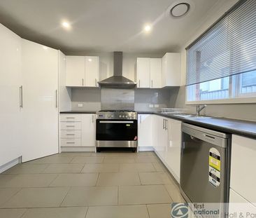Spacious Family Home Close to Schools & Shops - Photo 3