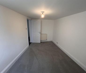 3 bedroom flat to rent - Photo 4