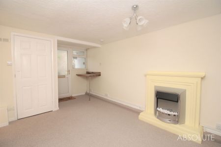 2 bed mid-terraced house to rent in Ellacombe Road, Torquay, TQ1 - Photo 2