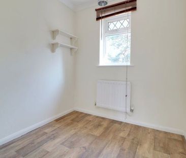 3 bedroom Semi-detached house to rent in Belmont - Photo 6