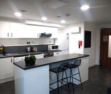 1 bedroom in a house share to rent - Photo 4
