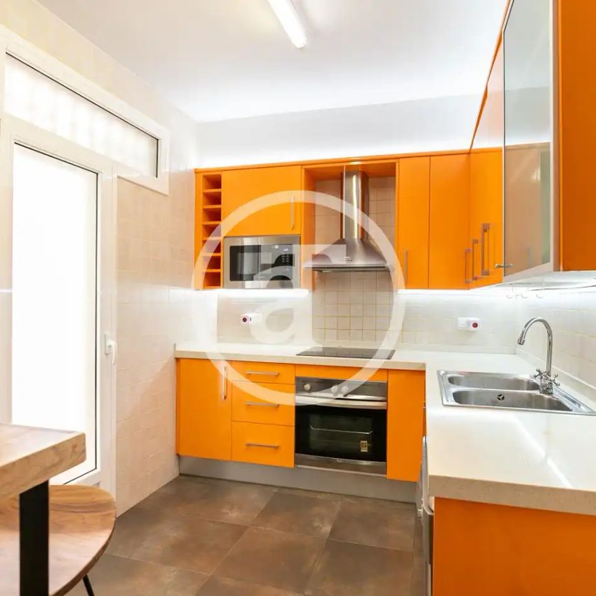 Piso de alquiler en Carrer de Llorens I Barba, El Baix Guinardó - Photo 1
