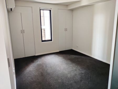 Spacious Apartment - Executive City Living - Photo 4