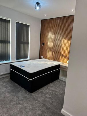 6 bedroom terraced house to rent - Photo 1