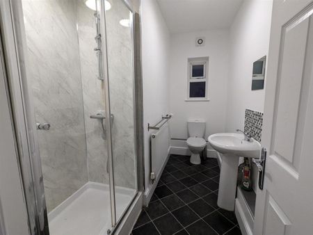 Room in a Shared House, Beeston Road, NG7 - Photo 3