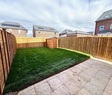 Ilex Drive, Fiddington Fields, Tewkesbury, Gloucestershire - Photo 2