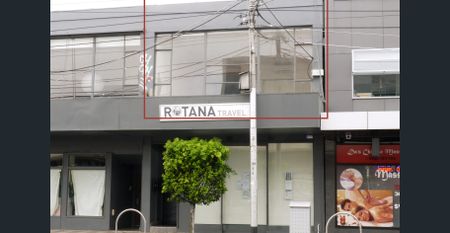 4-Bedroom Residence Above a Shop – Spacious, Bright & Full of Character - Photo 5