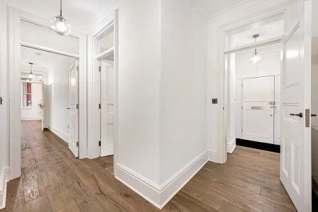 4 bedroom flat in Artillery Row - Photo 5