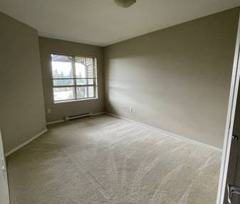 2 bed/ 2 bath TOP FLOOR apt for rent - Photo 1