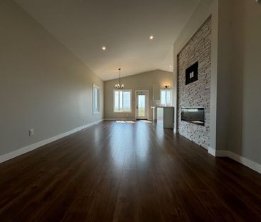 Brand New 3 Bedroom Upper Unit in Rosewood - Photo 4