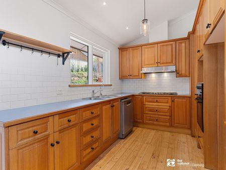 Charming Family Home - Photo 5