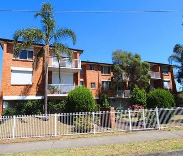 Large 2 bedroom unit - Photo 4