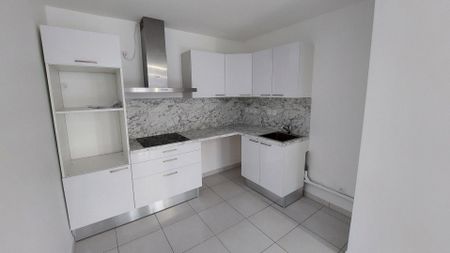 location Appartement T4 DE 117m² À BOURGOIN JALLIEU - Photo 2