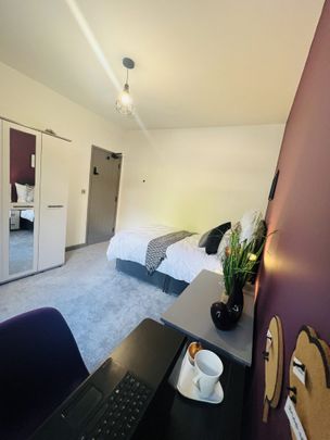 BEDROOM 2 – LARGE DOUBLE ENSUITE - Photo 1