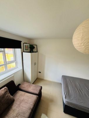 Room in a Shared Flat, Stunning Double Room In Streatham, SW16 - Photo 1