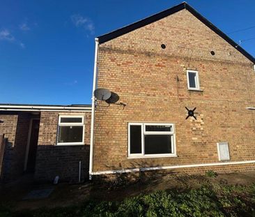 2 bedroom end of terrace house to rent - Photo 3