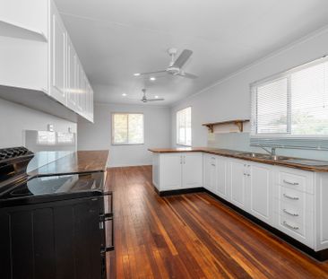 Four Bedroom Home with Pool - Photo 5