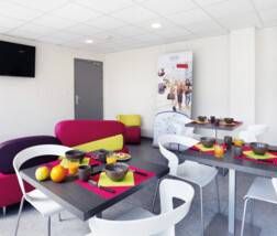 Logement étudiant - VILLEURBANNE THESEE - Photo 2