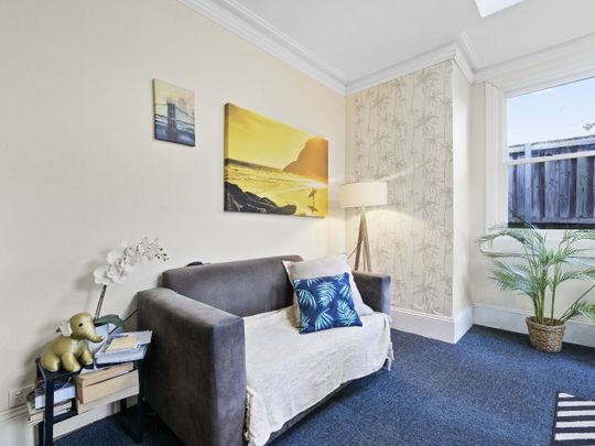 Redfern - Photo 1