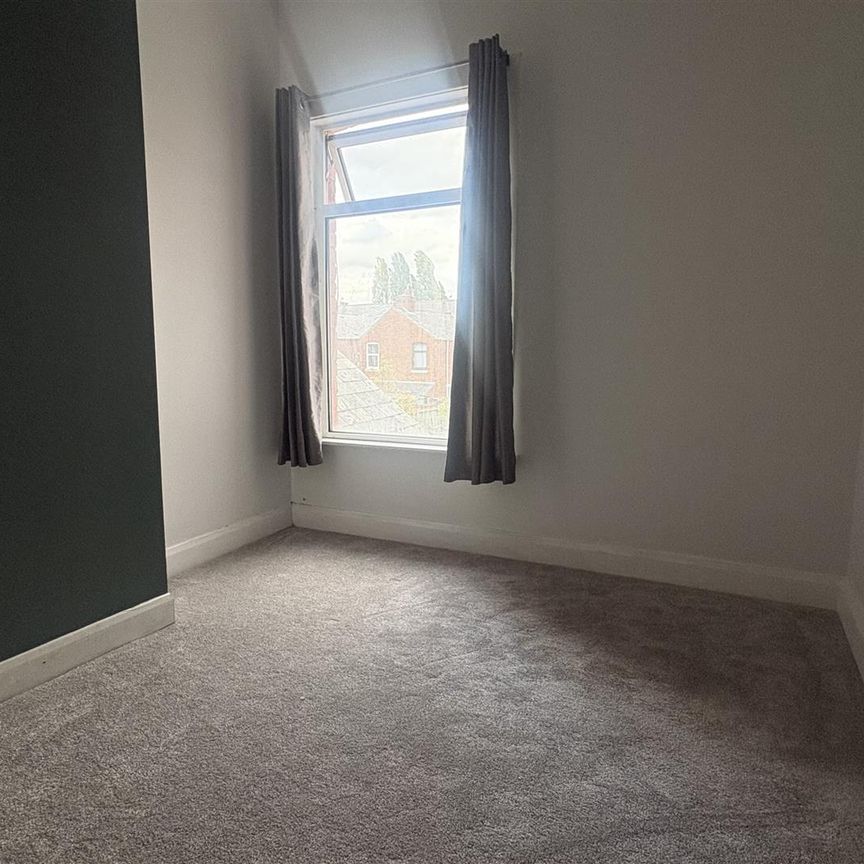 To Let - Photo 1