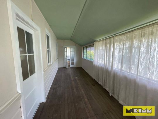 LARGE FAMILY HOME CLOSE TO CBD! - Photo 1