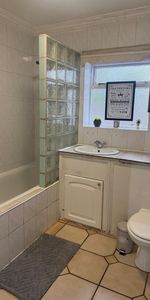 Room in a Shared Flat, Westminster Avenue, CR7 - Photo 4
