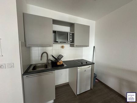 Location Appartement 1 pièce 35m² - Photo 5