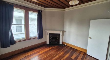 Spacious 3 bedroom home - Photo 2