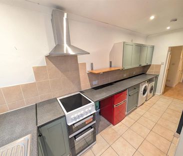 2 bedroom end of terrace house to rent - Photo 3