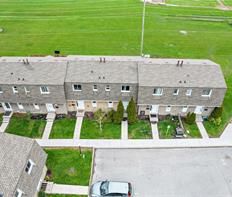 Room available in shared Townhouse! - Photo 2
