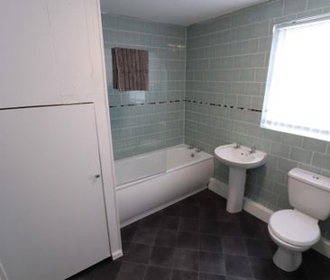 2 bedroom end of terrace house to rent - Photo 6