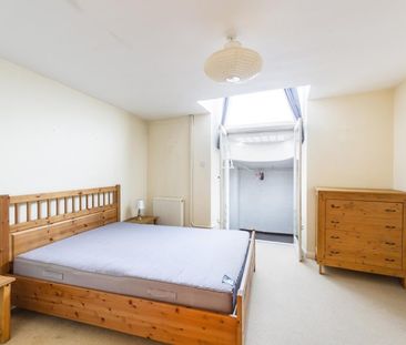 3 Bed House - Photo 2