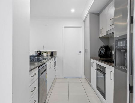 33 Highgate Drive, Flagstone - Photo 3