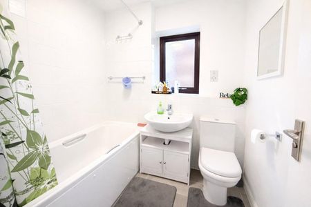 1 bed apartment to rent in Roots Hall Drive, Southend-on-Sea, SS2 - Photo 2