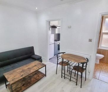 2 Bed Maisonette, Frith Road, E11 - Photo 3