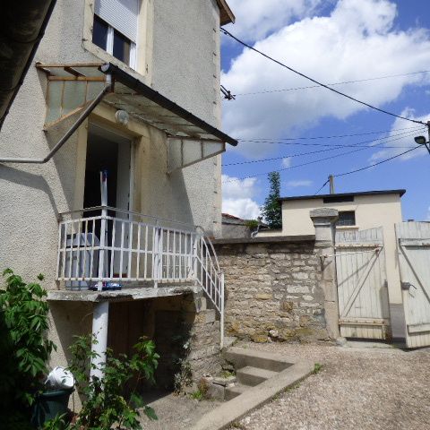 VAUCOULEURS : GRANDE MAISON T4 AVEC TERRASSE ET JARDINET - Photo 1