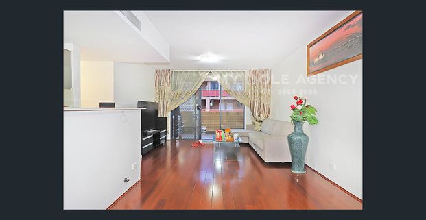 RENOVATED FULLY FURNISHED MODERN APARTMENT - Photo 1