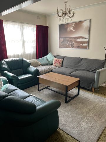 Croydon North - Photo 3