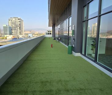 Luxury 2-Bed Corner Suite with Unmatched Lake & City Views – The Eli - Photo 4