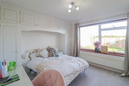 3 bedroom detached bungalow to rent - Photo 5